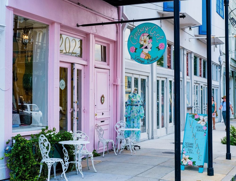 large_Lower-Garden-District-new-orleans-shutterstock_2169923455
