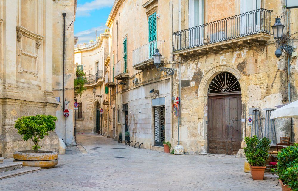 scenic-sight-in-lecce-puglia-apulia-southern-italy_da9af88c05
